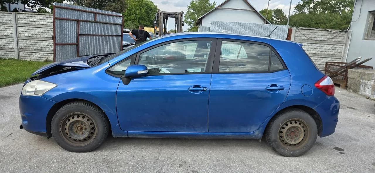TOYOTA AURIS 8T7 drzwi lewy tył komplet – zdjęcie 1