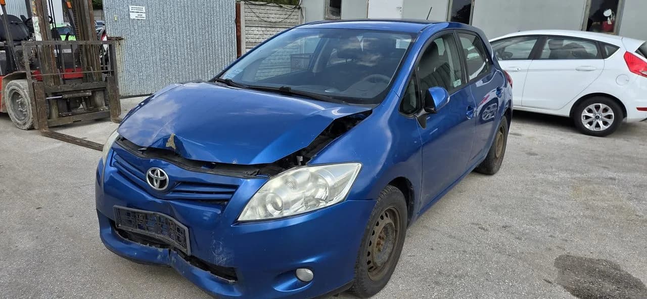TOYOTA AURIS 8T7 LIFT lusterko lewe składane – zdjęcie 1