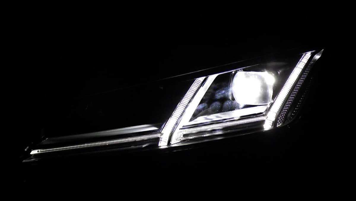 Maska przednia — Renault Megane IV, czarna perła TEC69 — zdjęcie ilustracyjne 1