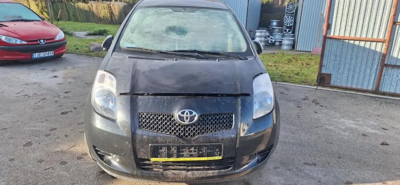 Toyota YARIS II 209 pas przedni dolny dół – zdjęcie 1