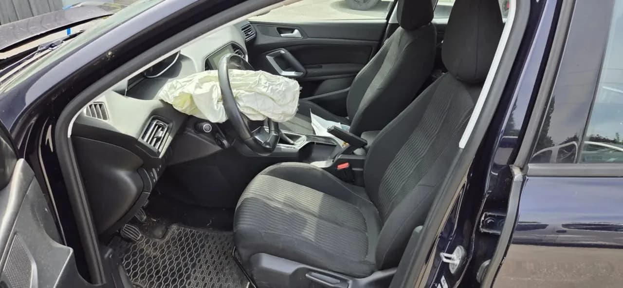 PEUGEOT 308 T9 fotel lewy przód – zdjęcie 1