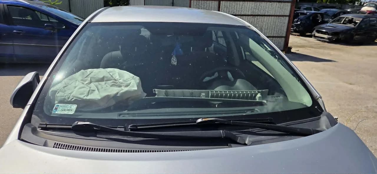 TOYOTA COROLLA E15 szyba przednia czołowa – zdjęcie 1