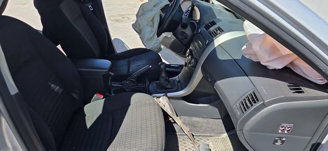 TOYOTA COROLLA E15 fotel prawy lewy przód – zdjęcie 1