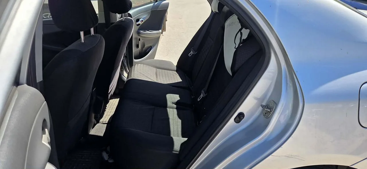TOYOTA COROLLA E15 fotel kanapa tył – zdjęcie 1