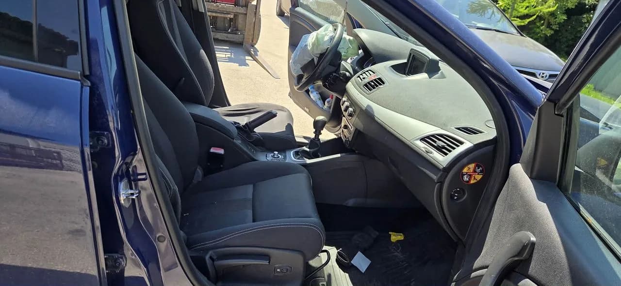 RENAULT MEGANE III fotel prawy lewy przód – zdjęcie 1