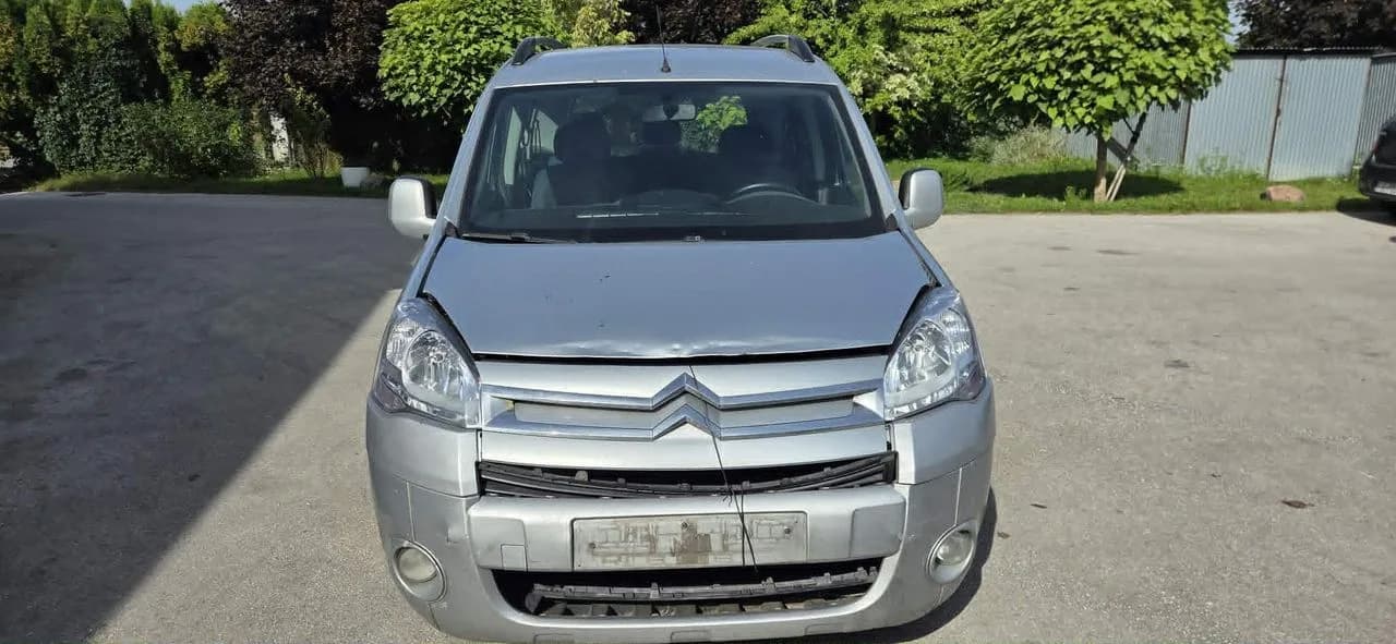 BERLINGO II PARTNER II lampa prawy przód – zdjęcie 1