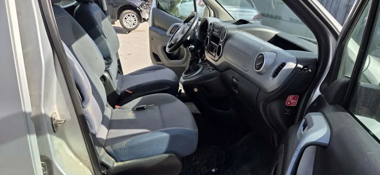 BERLINGO II PARTNER II fotel prawy przód – zdjęcie 1