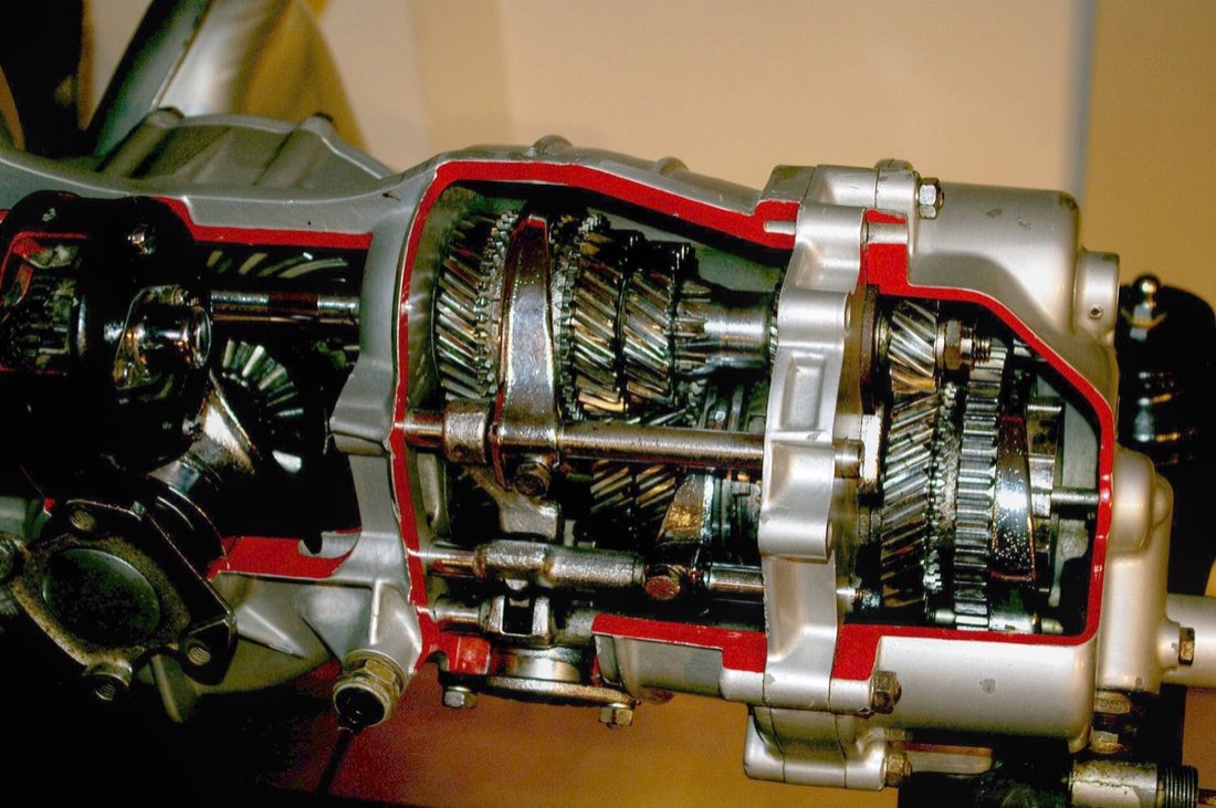 Porsche-gearbox-cutaway