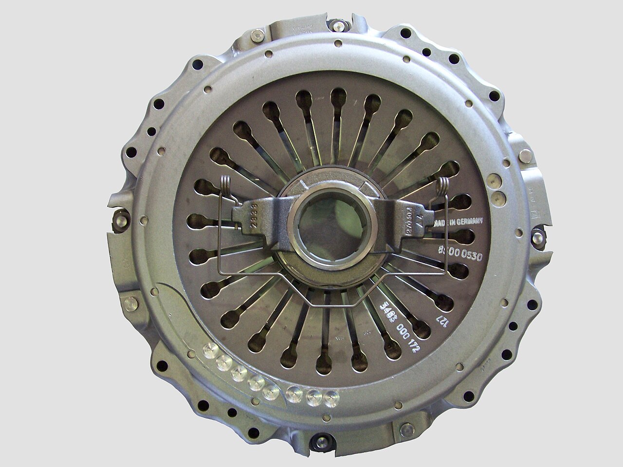 Pull type clutch
