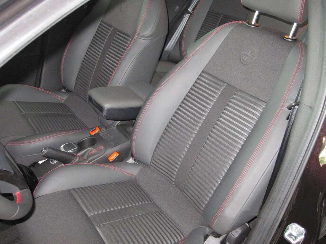 - 01 Alfa Romeo Giulietta Car seat ( seats )